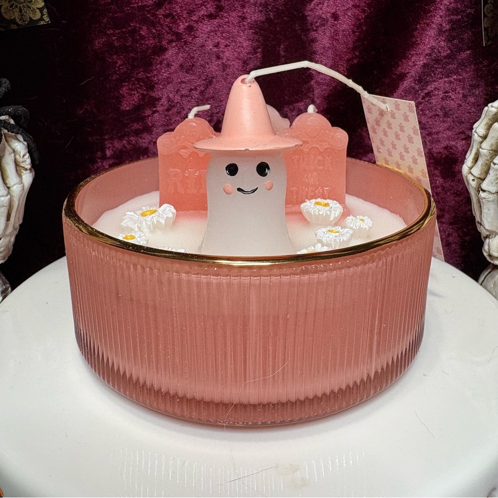 Cupcakes & Cashmere Pastel Pink Halloween Ghost Daisy Grave Stone 3 Wick Candle - Picture 1 of 12